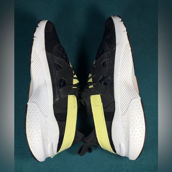 Size 12 - Men’s Nike Huarache Type Shoes - Picture 6 of 9